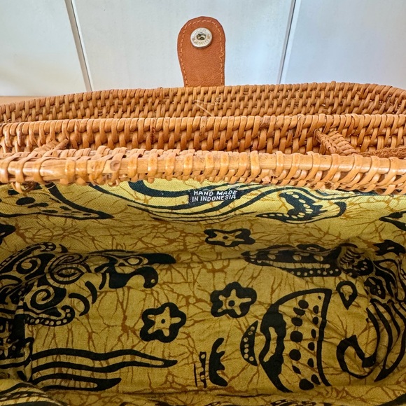 Handwoven Tan Rattan Crossbody Bag - Picture 5 of 5